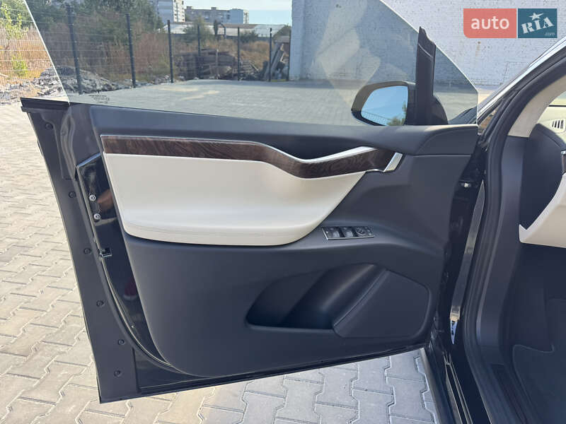 Позашляховик / Кросовер Tesla Model X 2017 в Вінниці