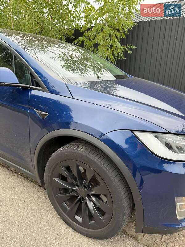 Позашляховик / Кросовер Tesla Model X 2016 в Києві