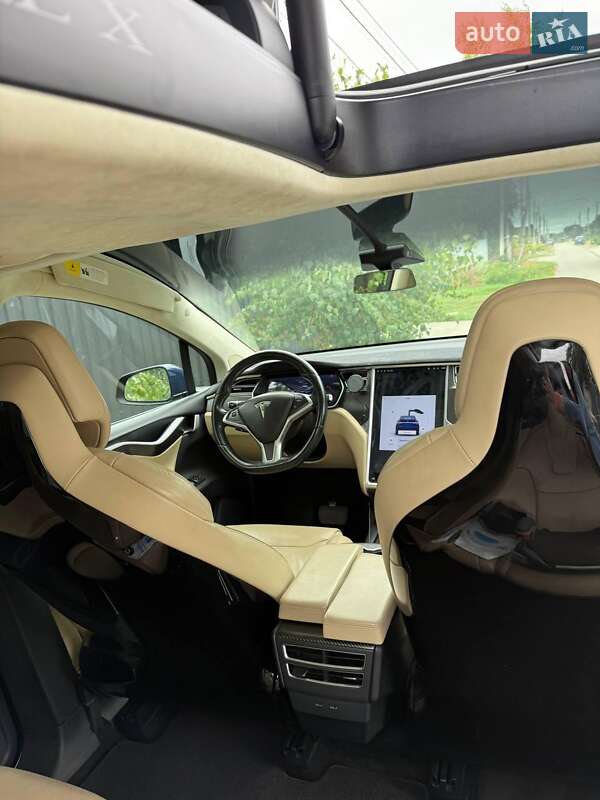 Позашляховик / Кросовер Tesla Model X 2016 в Києві