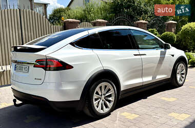 Позашляховик / Кросовер Tesla Model X 2017 в 