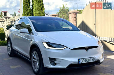 Позашляховик / Кросовер Tesla Model X 2017 в 