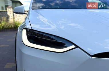 Позашляховик / Кросовер Tesla Model X 2017 в 