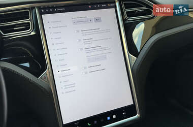 Позашляховик / Кросовер Tesla Model X 2017 в 