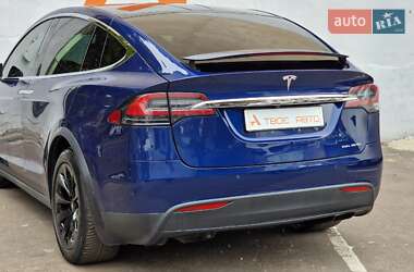 Позашляховик / Кросовер Tesla Model X 2016 в 