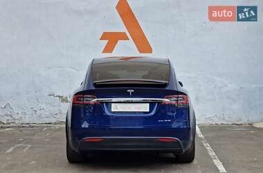 Позашляховик / Кросовер Tesla Model X 2016 в 