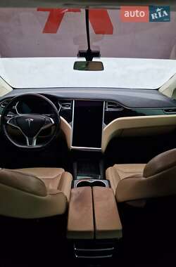 Позашляховик / Кросовер Tesla Model X 2016 в 