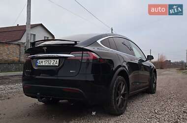 Позашляховик / Кросовер Tesla Model X 2017 в 