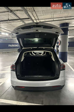 Внедорожник / Кроссовер Tesla Model X 2017 в 