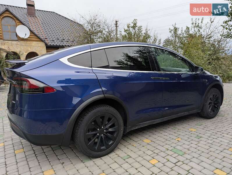 Позашляховик / Кросовер Tesla Model X 2017 в Рівному