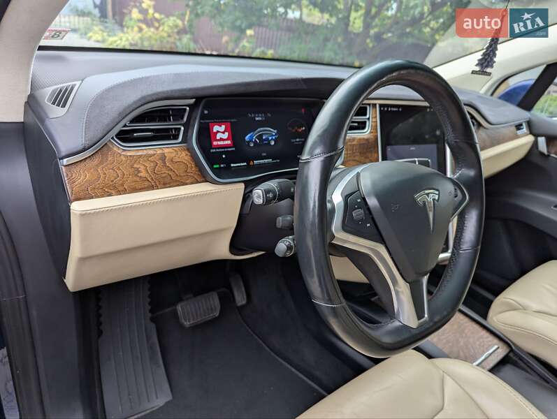 Позашляховик / Кросовер Tesla Model X 2017 в Рівному