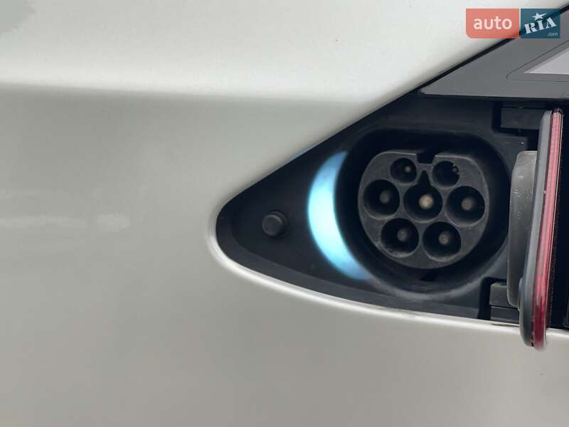 Внедорожник / Кроссовер Tesla Model X 2019 в Киеве