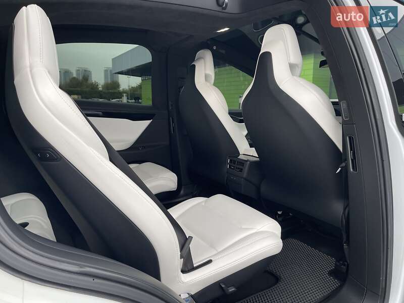 Внедорожник / Кроссовер Tesla Model X 2019 в Киеве