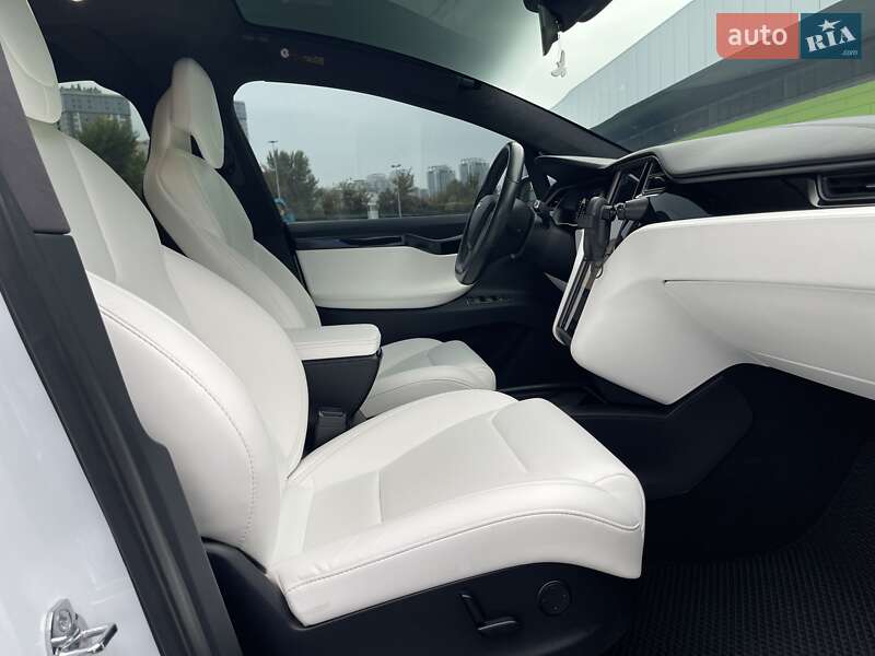 Внедорожник / Кроссовер Tesla Model X 2019 в Киеве