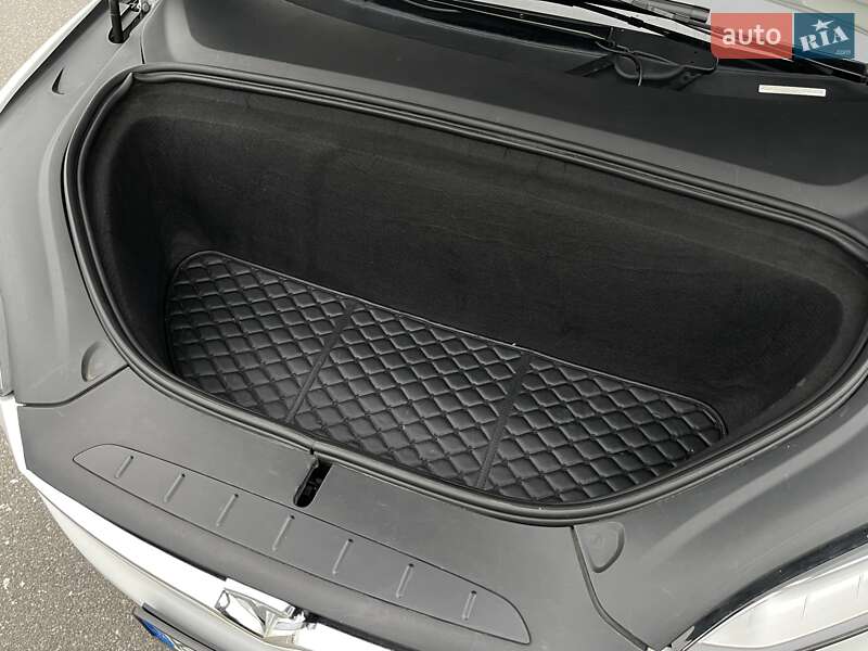 Внедорожник / Кроссовер Tesla Model X 2019 в Киеве