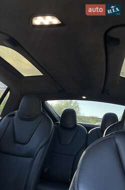 Позашляховик / Кросовер Tesla Model X 2019 в 