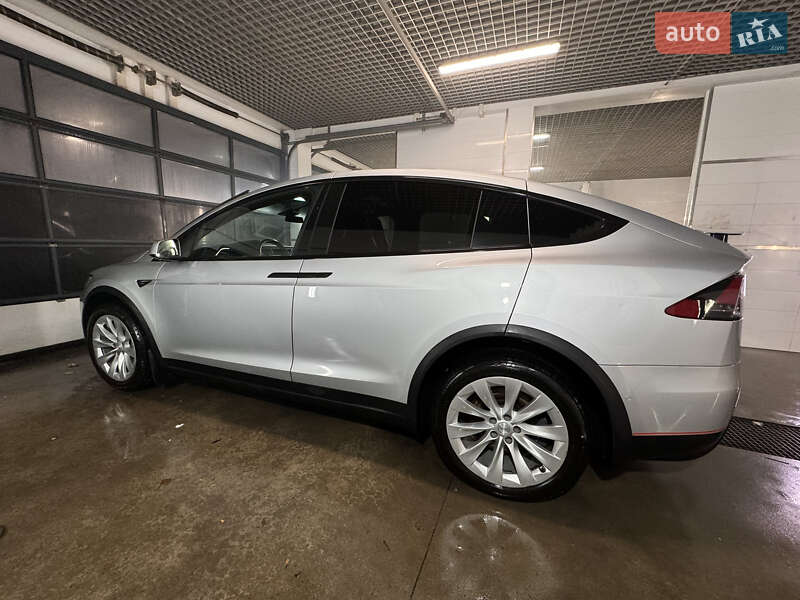 Позашляховик / Кросовер Tesla Model X 2017 в Львові
