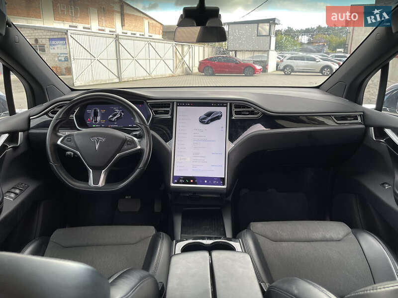Внедорожник / Кроссовер Tesla Model X 2017 в Луцке