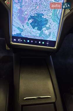 Позашляховик / Кросовер Tesla Model X 2016 в 