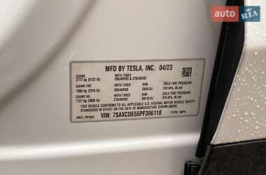Позашляховик / Кросовер Tesla Model X 2023 в 