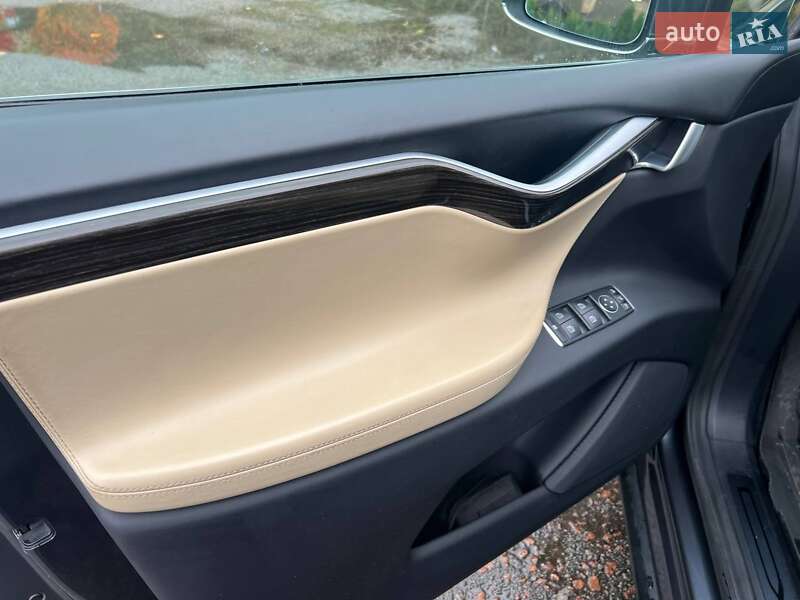 Внедорожник / Кроссовер Tesla Model X 2016 в Киеве