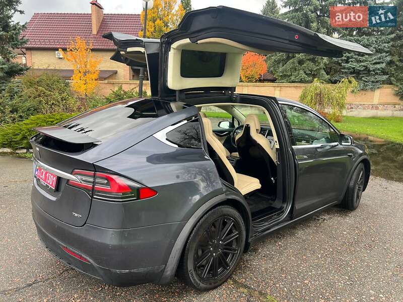 Внедорожник / Кроссовер Tesla Model X 2016 в Киеве