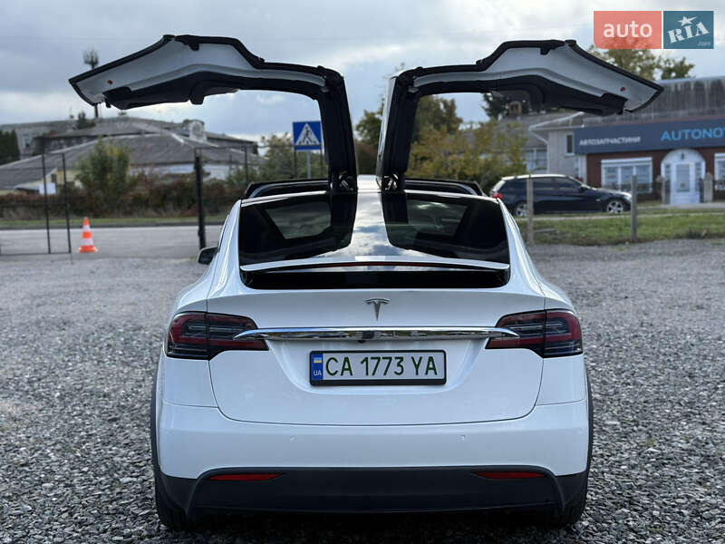 Позашляховик / Кросовер Tesla Model X 2019 в Умані