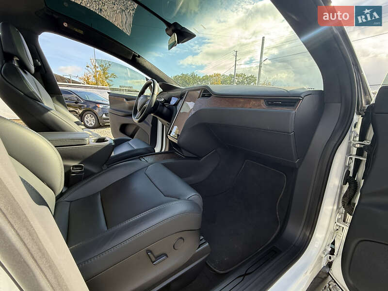 Позашляховик / Кросовер Tesla Model X 2019 в Умані