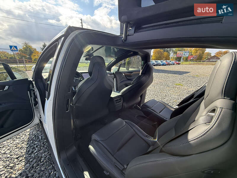 Позашляховик / Кросовер Tesla Model X 2019 в Умані