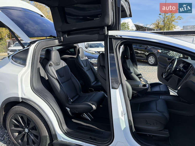 Позашляховик / Кросовер Tesla Model X 2019 в Умані
