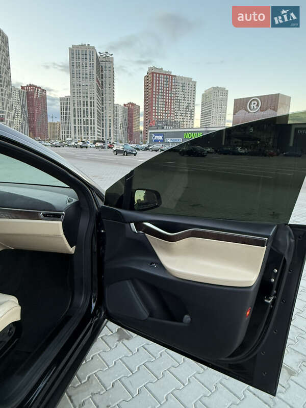 Позашляховик / Кросовер Tesla Model X 2016 в Києві