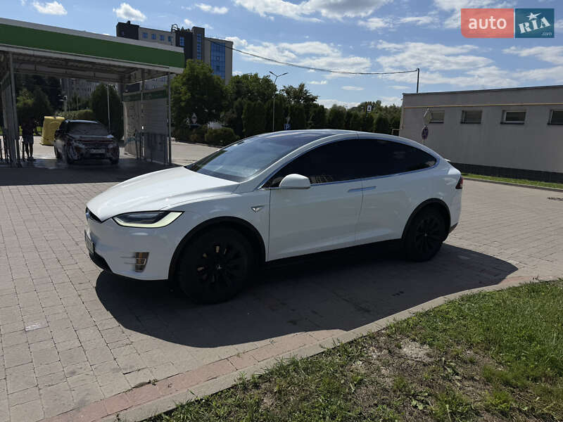 Позашляховик / Кросовер Tesla Model X 2016 в Івано-Франківську