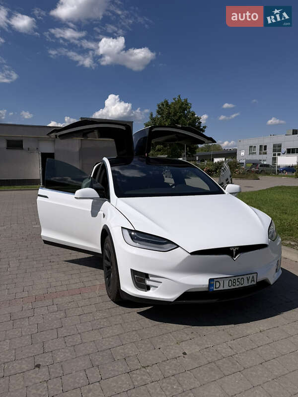Позашляховик / Кросовер Tesla Model X 2016 в Івано-Франківську