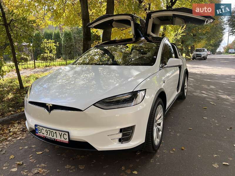 Позашляховик / Кросовер Tesla Model X 2018 в  фото Позашляховик / Кросовер Tesla Model X 2018 в