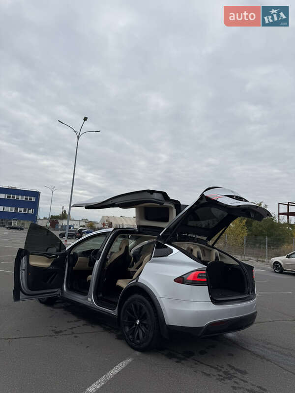 Внедорожник / Кроссовер Tesla Model X 2016 в Киеве