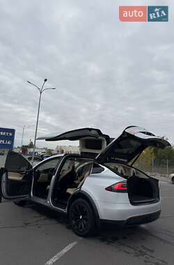 Позашляховик / Кросовер Tesla Model X 2016 в 