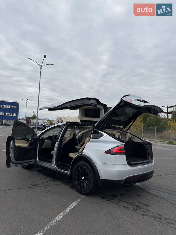 Внедорожник / Кроссовер Tesla Model X 2016 в Киеве