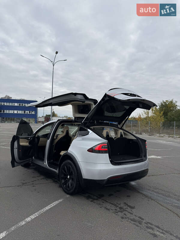 Внедорожник / Кроссовер Tesla Model X 2016 в Киеве