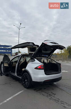 Позашляховик / Кросовер Tesla Model X 2016 в 