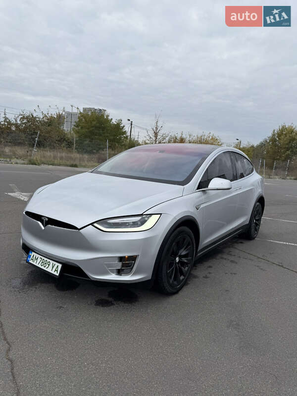 Позашляховик / Кросовер Tesla Model X 2016 в 