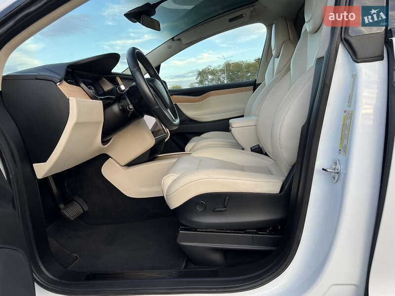 Позашляховик / Кросовер Tesla Model X 2018 в Дніпрі