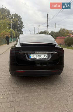 Позашляховик / Кросовер Tesla Model X 2019 в 