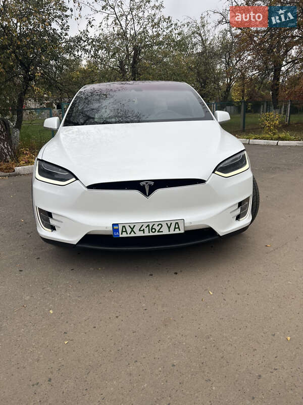 Позашляховик / Кросовер Tesla Model X 2016 в Харкові фото 2 Позашляховик / Кросовер Tesla Model X 2016 в Харкові