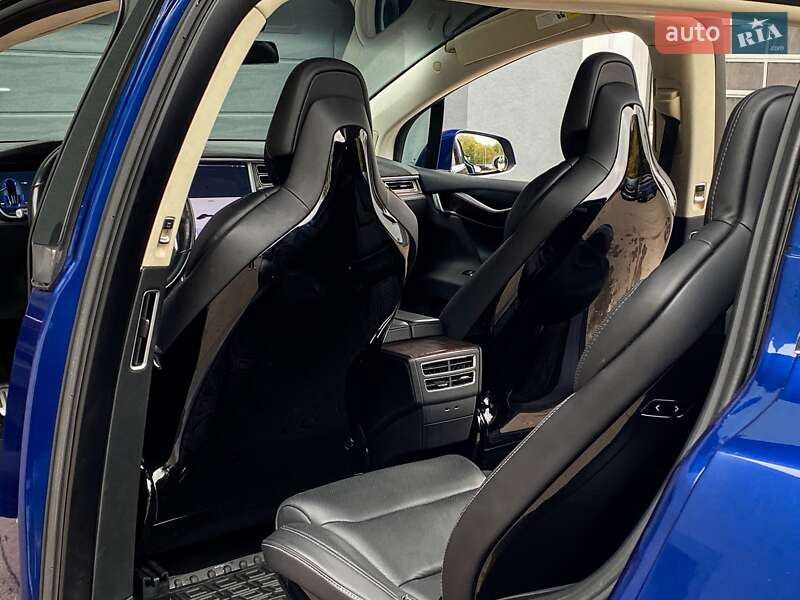 Позашляховик / Кросовер Tesla Model X 2016 в Києві