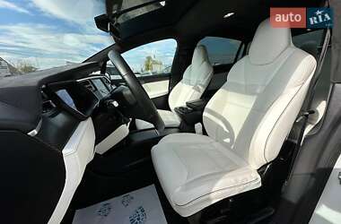Позашляховик / Кросовер Tesla Model X 2016 в 