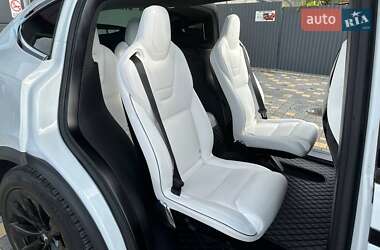 Позашляховик / Кросовер Tesla Model X 2016 в 