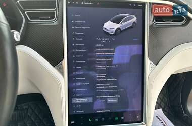 Позашляховик / Кросовер Tesla Model X 2016 в 
