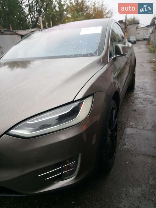 Внедорожник / Кроссовер Tesla Model X 2016 в Киеве фото 10 Внедорожник / Кроссовер Tesla Model X 2016 в Киеве