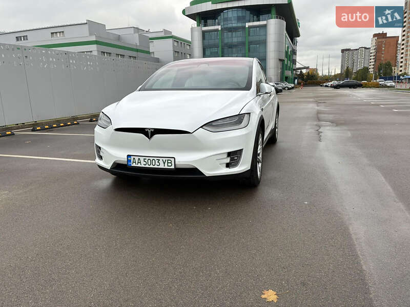 Tesla Model X 2020