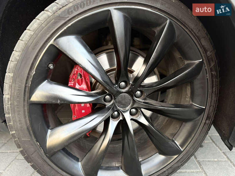 Позашляховик / Кросовер Tesla Model X 2017 в Львові