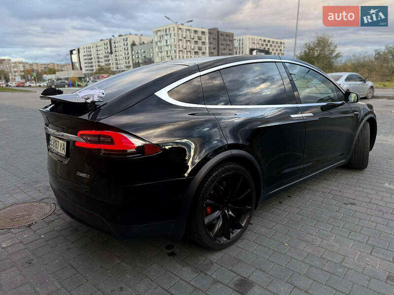 Позашляховик / Кросовер Tesla Model X 2017 в Львові